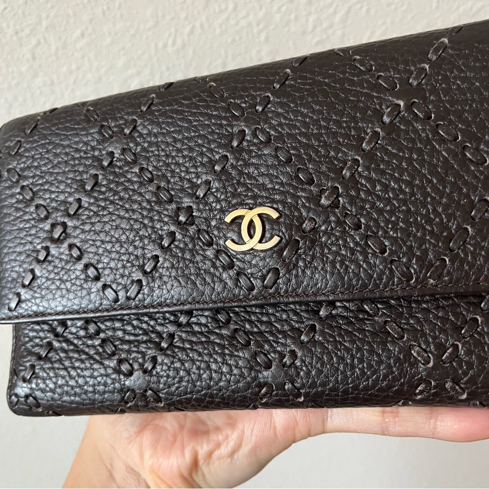 VINTAGE CHANEL Dark Brown Genuine Leather Clutch Wallet with Gold Logo - Picture 2 of 12